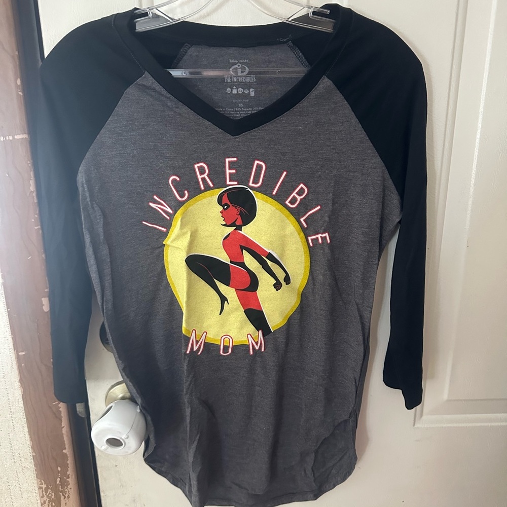DISNEY/PIXAR INCREDIBLE MOM 3/4 SLEEVE TOP: GRAY/BLACK: NWOT: SZ XS